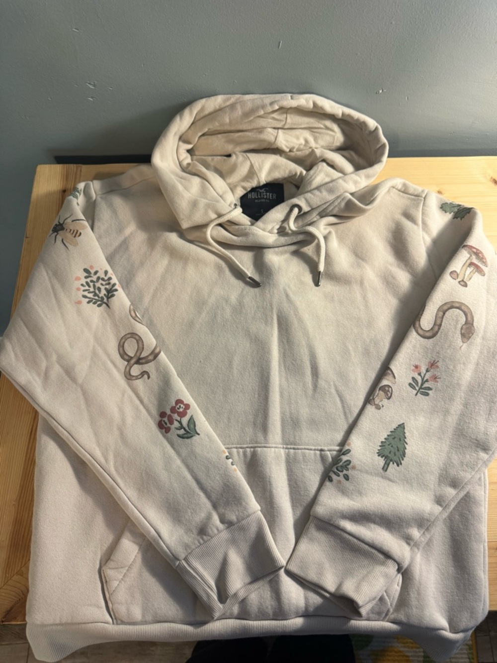 Hollister Cream Turtleneck Hoodie with Sleeve Nature Prints